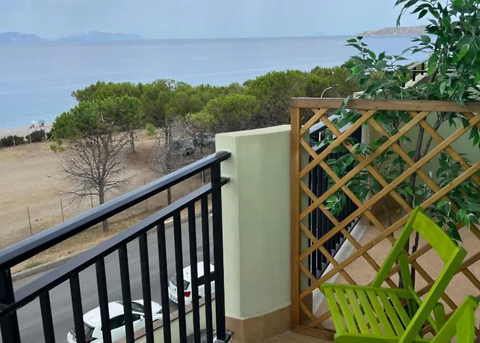 Milazzo Blu Fronte Spiaggia, Vista Eolie Verde
