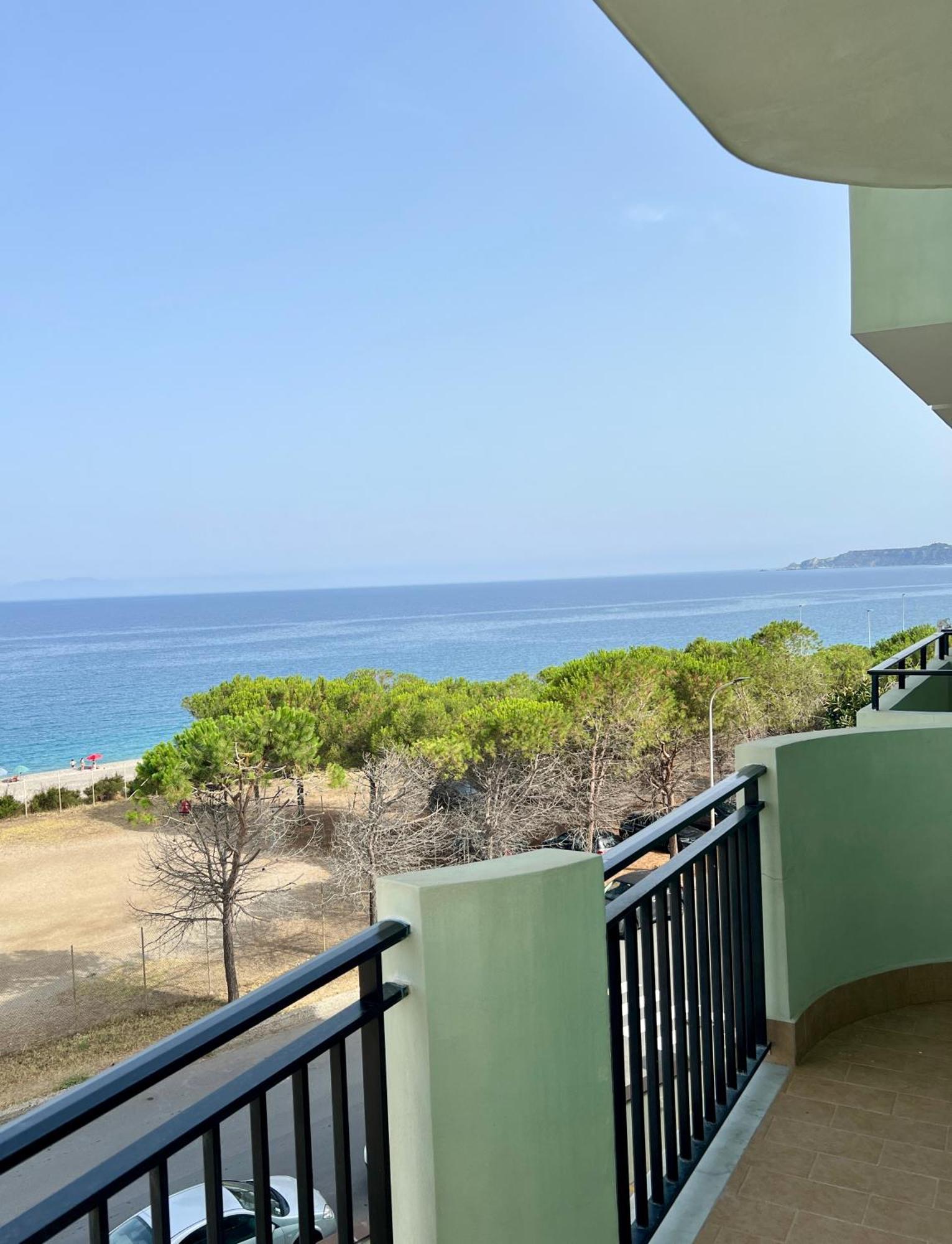 Blu Fronte Spiaggia, Vista Eolie Apartment *
